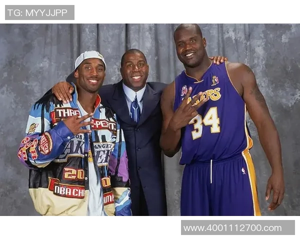 科比与足球明星们的精彩瞬间合影回顾，展现体育界的友谊与激情