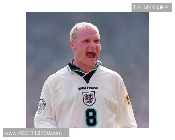 穿越八号球场的传奇足球明星与他们的辉煌故事